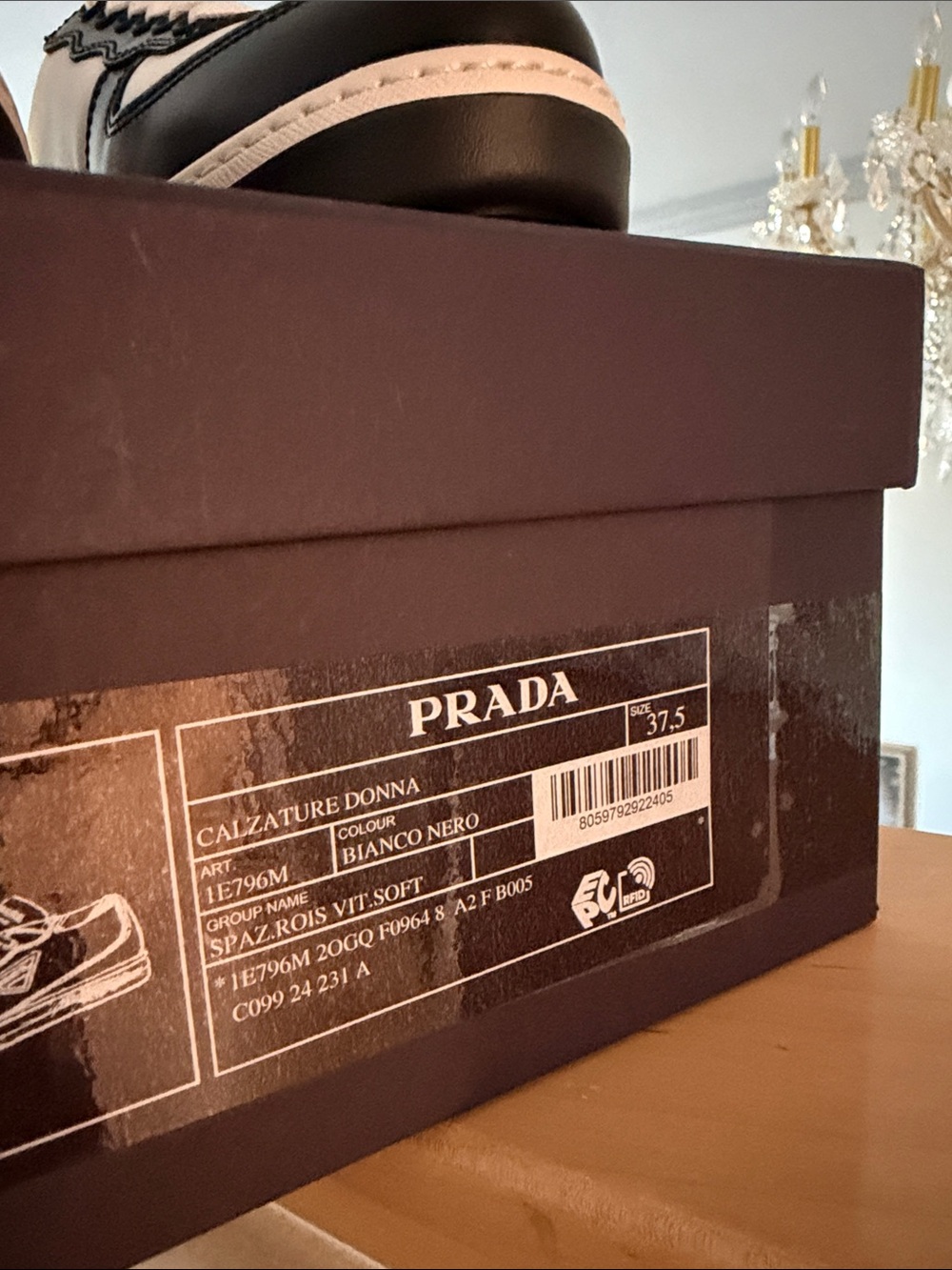Prada - Picture 2 of 5